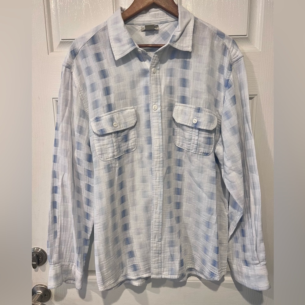 Carbon 2 Cobalt size large long sleeved button up shirt